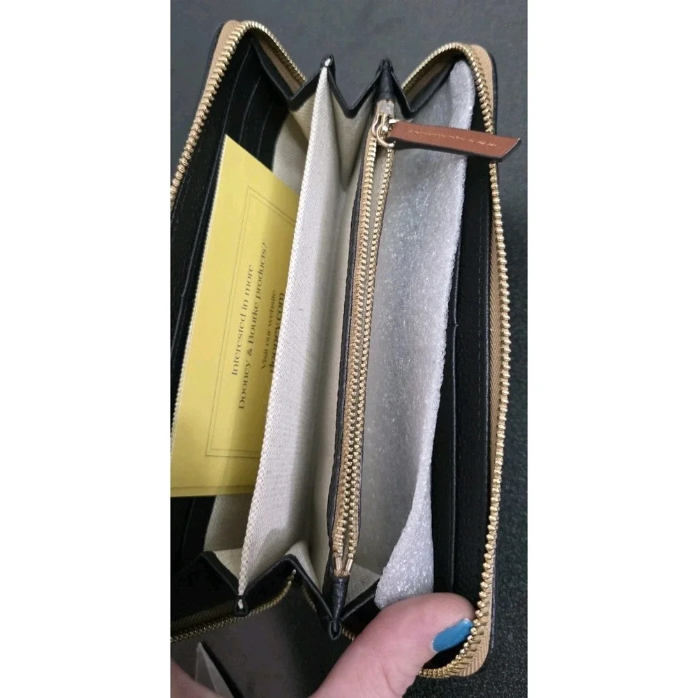 NEW Dooney‎ & Bourke Pebble Grain Big Zip Around Wristlet  Wallet Clutch Black